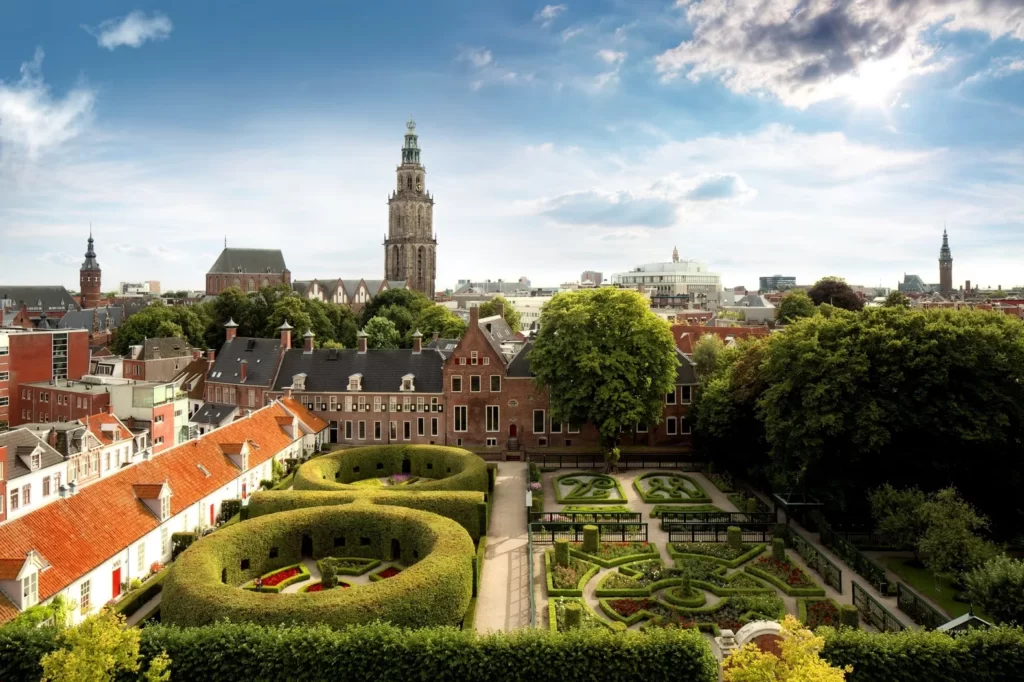 Binnenstad van Groningen met Martinitoren op de achtergrond