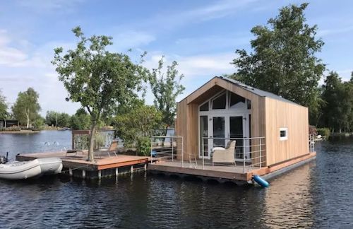 plaatje van klein huisje in het water in Vinkeveen